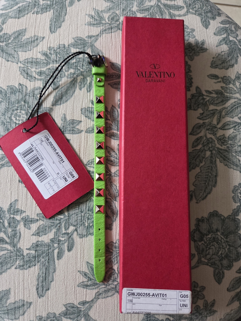 💚✨️Authentic Valentino Garavani Lime Rockstud Leather Bracelet✨️💚